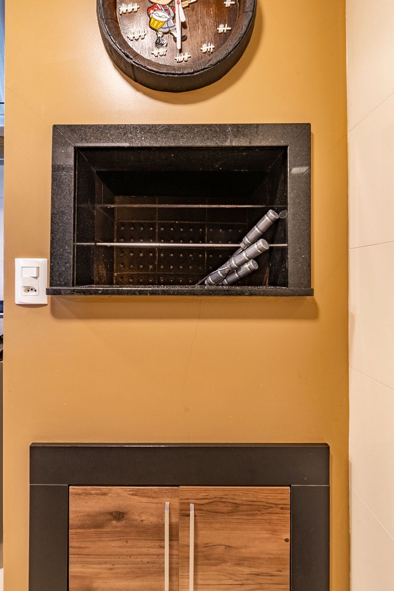 APTO DE LUXO À 300mts RUA COBERTA, 2 SUÍTES, MOBILIADO