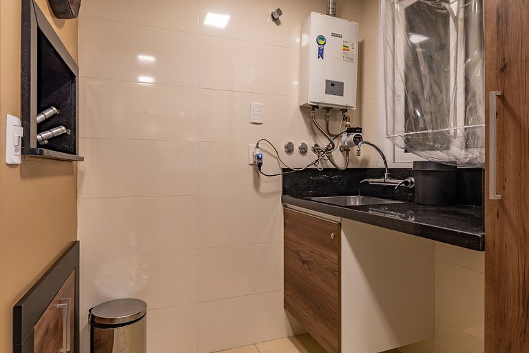 APTO DE LUXO À 300mts RUA COBERTA, 2 SUÍTES, MOBILIADO