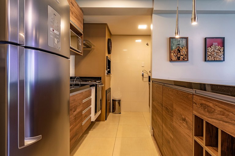 APTO DE LUXO À 300mts RUA COBERTA, 2 SUÍTES, MOBILIADO