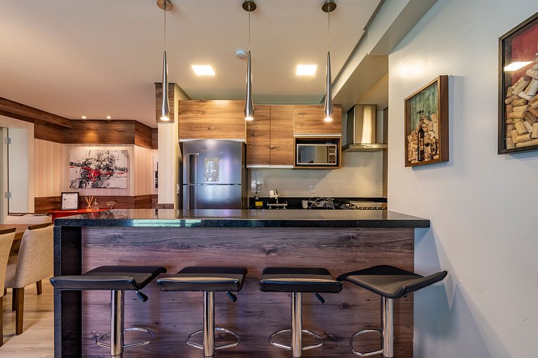 APTO DE LUXO À 300mts RUA COBERTA, 2 SUÍTES, MOBILIADO