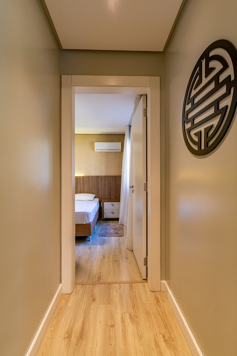 APTO DE LUXO À 300mts RUA COBERTA, 2 SUÍTES, MOBILIADO