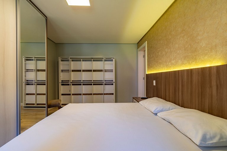 APTO DE LUXO À 300mts RUA COBERTA, 2 SUÍTES, MOBILIADO