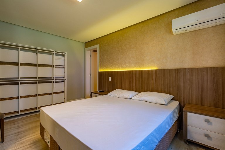 APTO DE LUXO À 300mts RUA COBERTA, 2 SUÍTES, MOBILIADO