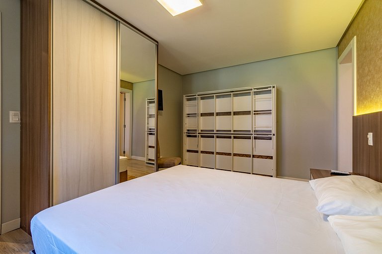 APTO DE LUXO À 300mts RUA COBERTA, 2 SUÍTES, MOBILIADO