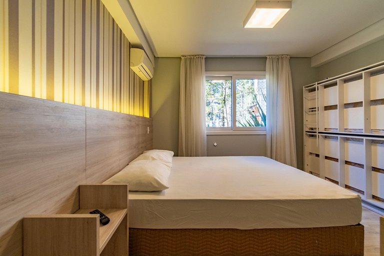 APTO DE LUXO À 300mts RUA COBERTA, 2 SUÍTES, MOBILIADO