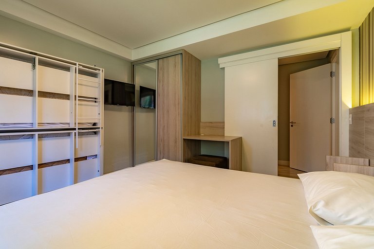 APTO DE LUXO À 300mts RUA COBERTA, 2 SUÍTES, MOBILIADO