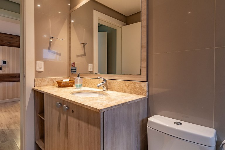 APTO DE LUXO À 300mts RUA COBERTA, 2 SUÍTES, MOBILIADO