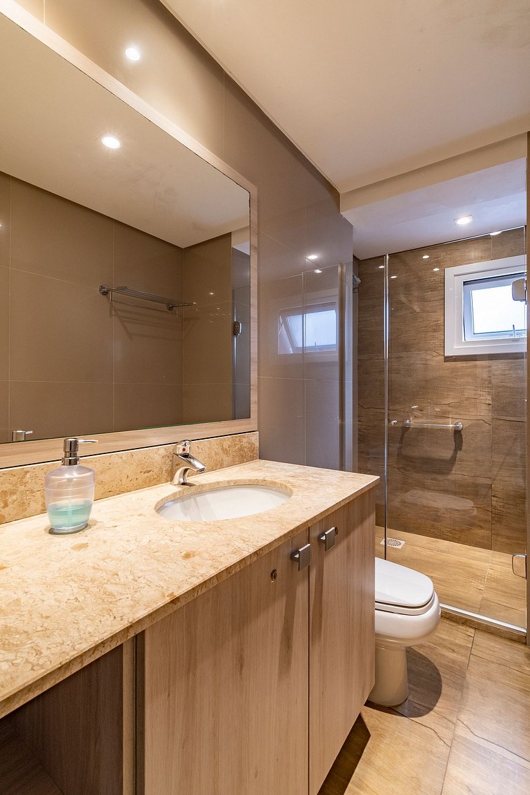 APTO DE LUXO À 300mts RUA COBERTA, 2 SUÍTES, MOBILIADO