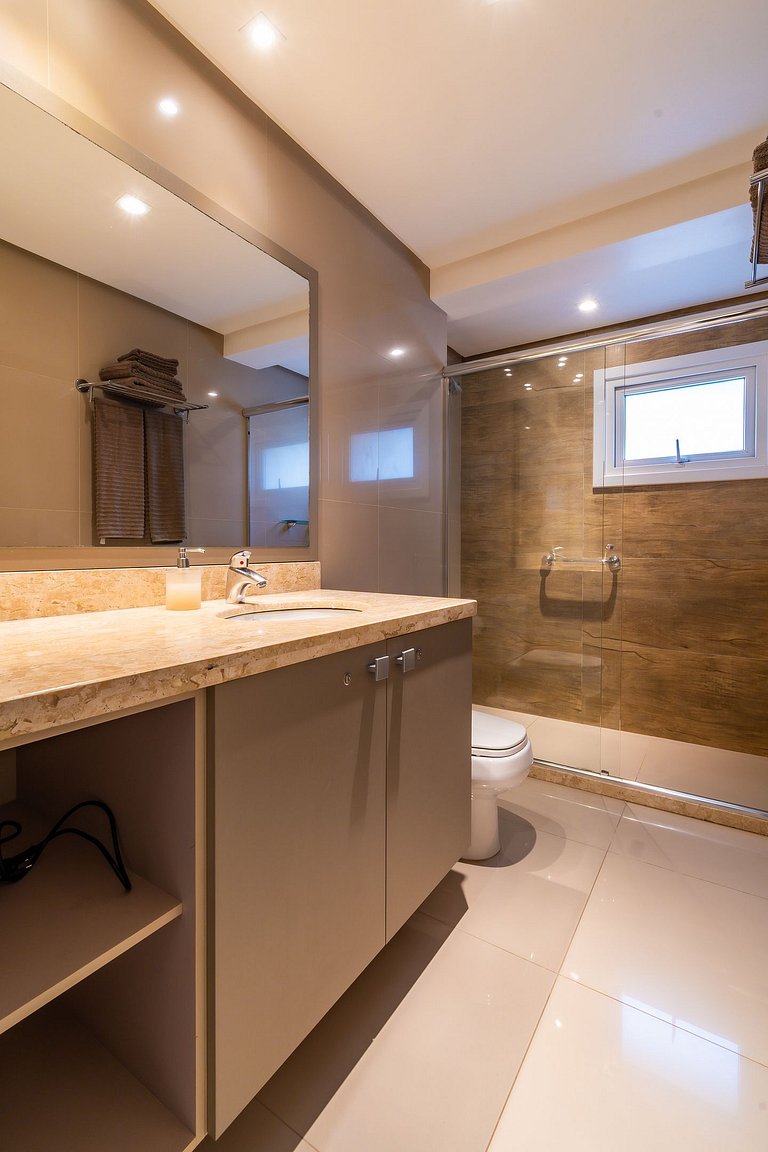 À 300mts da Rua Coberta, c/ 2 Suítes de Luxo