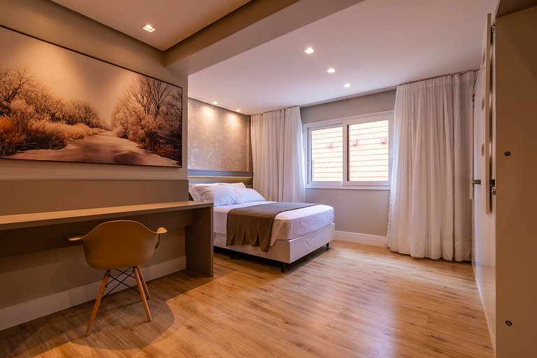 Duplex c/ Hidro 3 Suítes (4Q) a 300m da R. Coberta