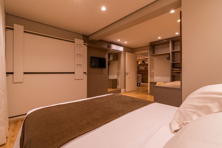 Duplex c/ Hidro 3 Suítes (4Q) a 300m da R. Coberta