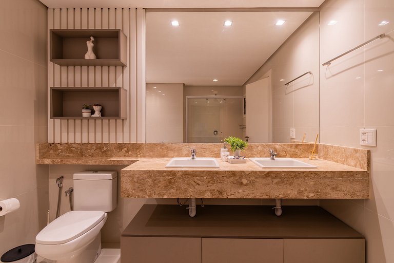 Duplex c/ Hidro 3 Suítes (4Q) a 300m da R. Coberta