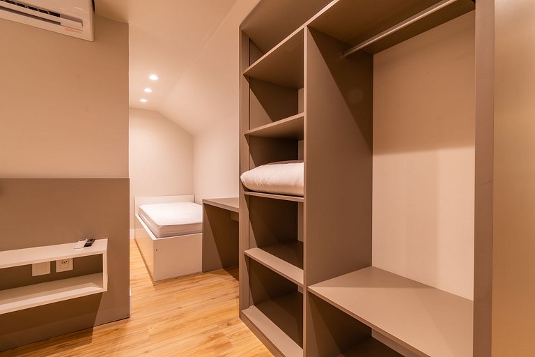 Duplex 4 Dormitório C/ 3 Suíte À 300mts R. Coberta