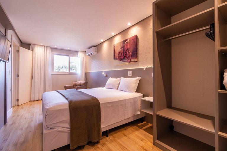 Duplex c/ Hidro 3 Suítes (4Q) a 300m da R. Coberta