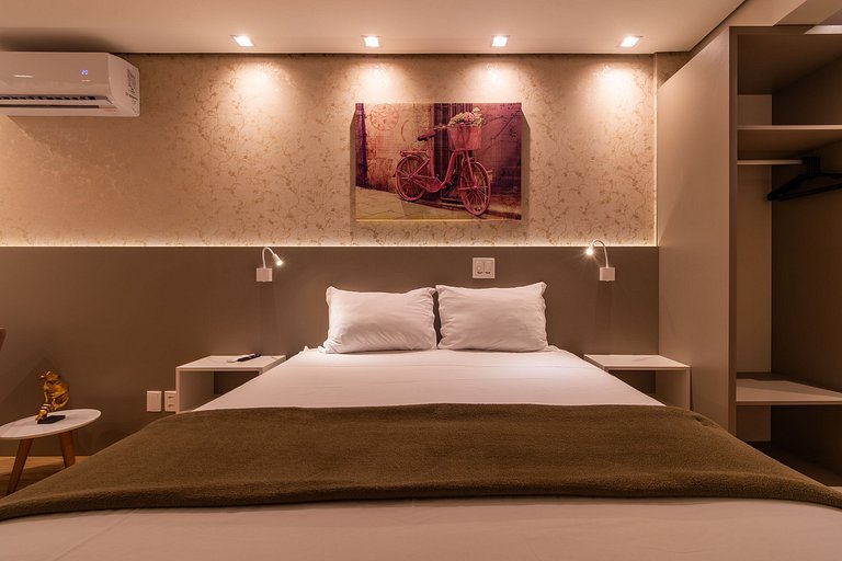 Duplex c/ Hidro 3 Suítes (4Q) a 300m da R. Coberta