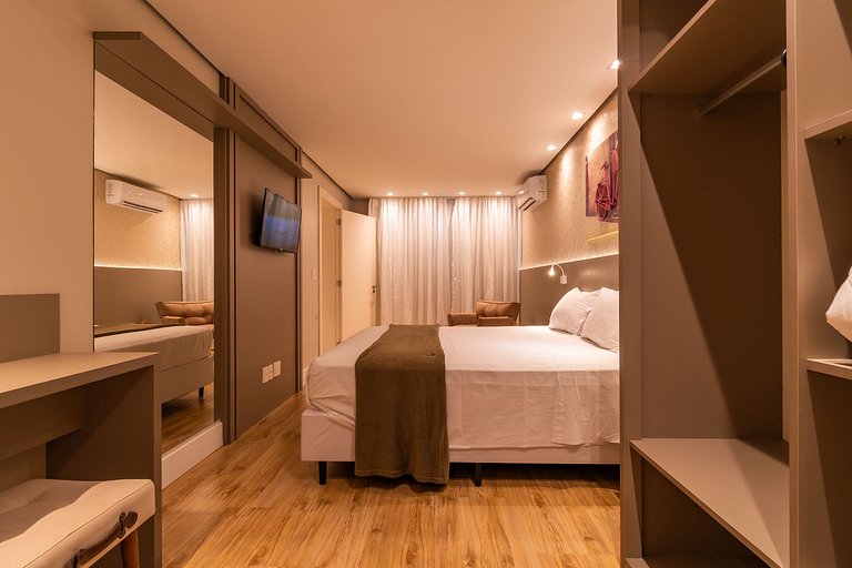 Duplex c/ Hidro 3 Suítes (4Q) a 300m da R. Coberta