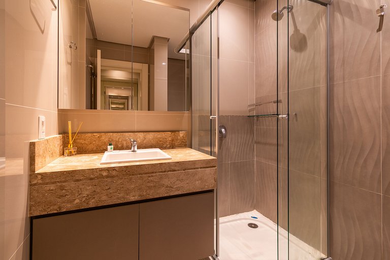 Duplex c/ Hidro 3 Suítes (4Q) a 300m da R. Coberta