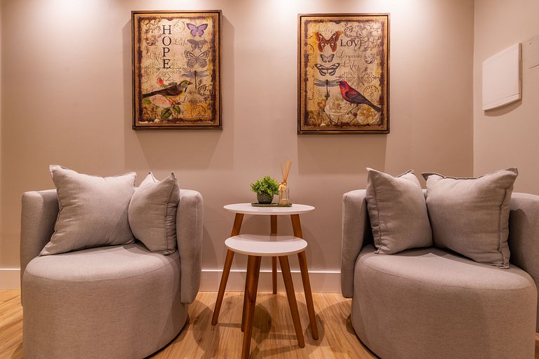 Duplex c/ Hidro 3 Suítes (4Q) a 300m da R. Coberta