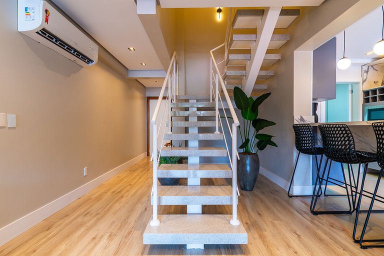 Duplex c/ Hidro 3 Suítes (4Q) a 300m da R. Coberta