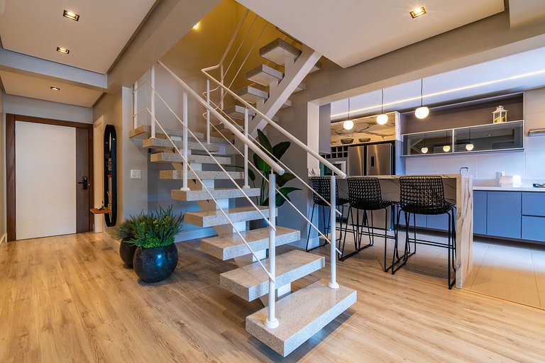 Duplex 4 Dormitório C/ 3 Suíte À 300mts R. Coberta