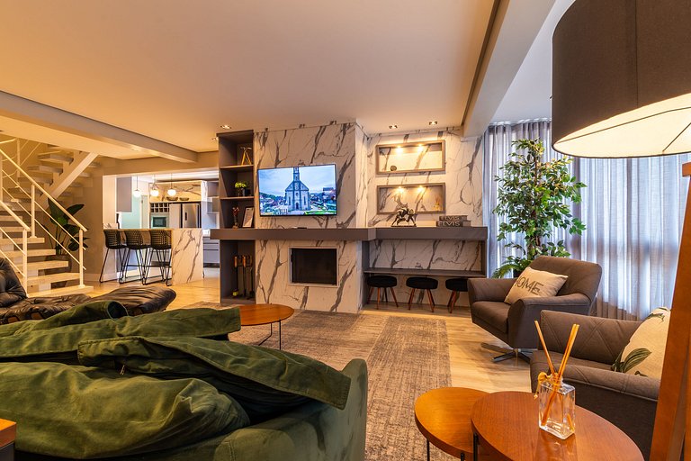 Duplex c/ Hidro 3 Suítes (4Q) a 300m da R. Coberta