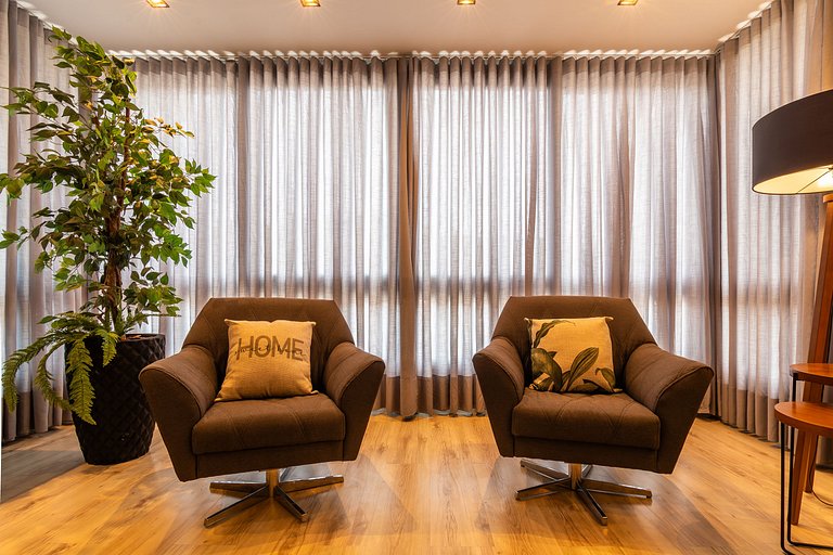 Duplex c/ Hidro 3 Suítes (4Q) a 300m da R. Coberta