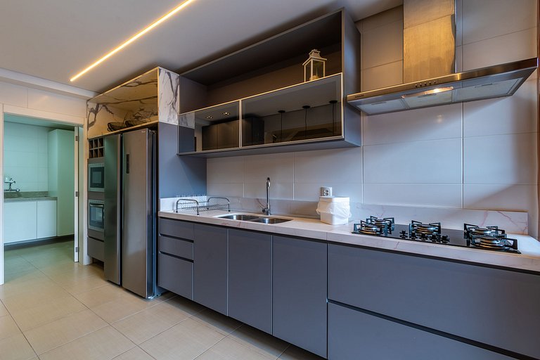 Duplex c/ Hidro 3 Suítes (4Q) a 300m da R. Coberta