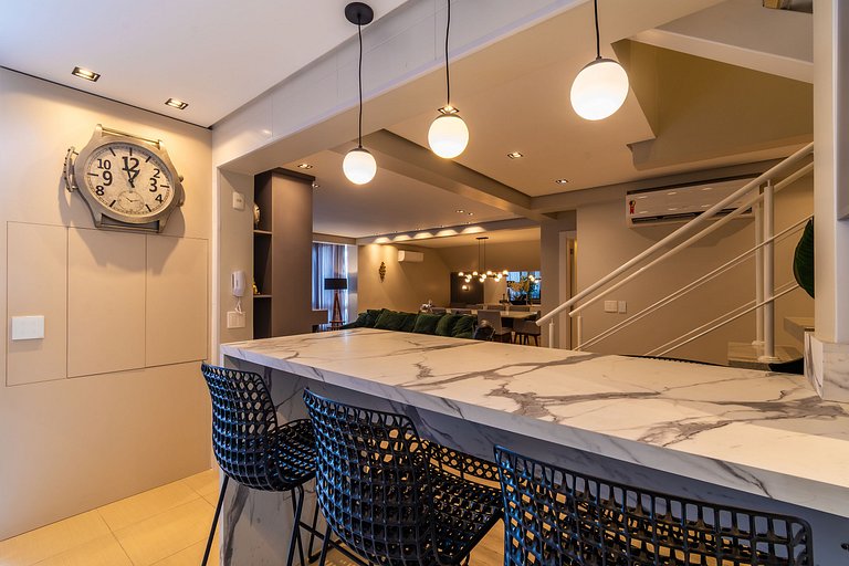 Duplex c/ Hidro 3 Suítes (4Q) a 300m da R. Coberta