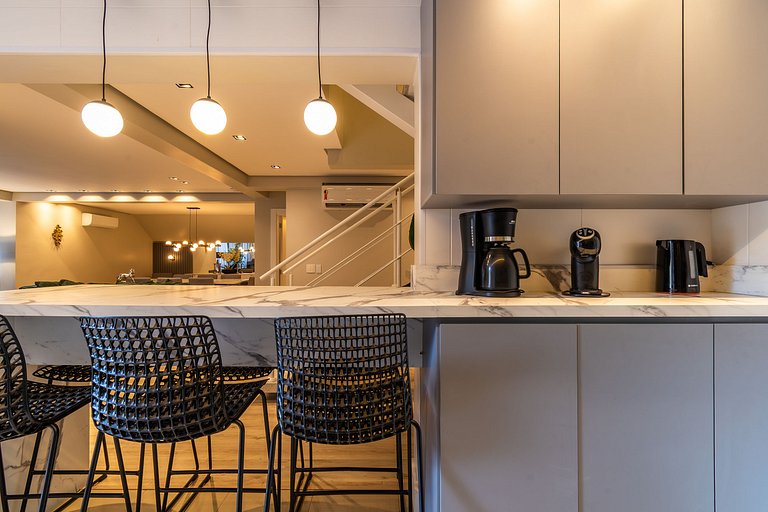 Duplex c/ Hidro 3 Suítes (4Q) a 300m da R. Coberta