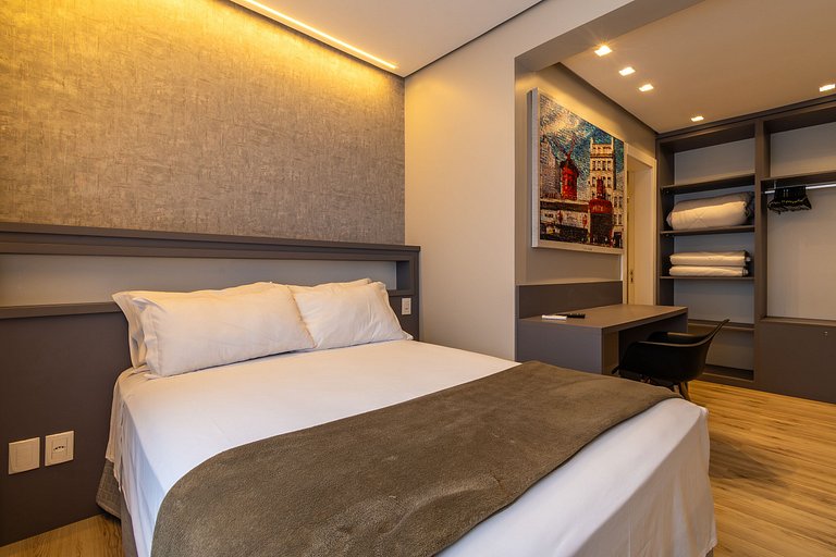 Duplex c/ Hidro 3 Suítes (4Q) a 300m da R. Coberta