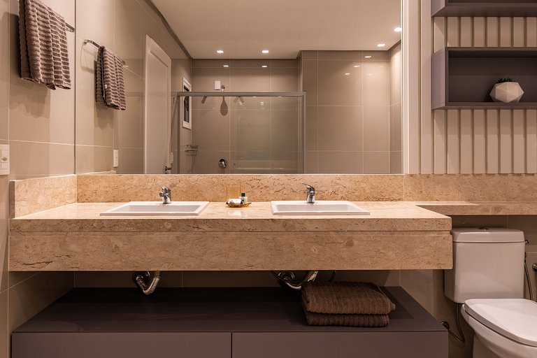 Duplex c/ Hidro 3 Suítes (4Q) a 300m da R. Coberta