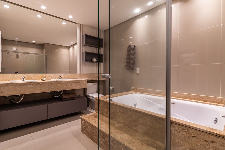 Duplex c/ Hidro 3 Suítes (4Q) a 300m da R. Coberta