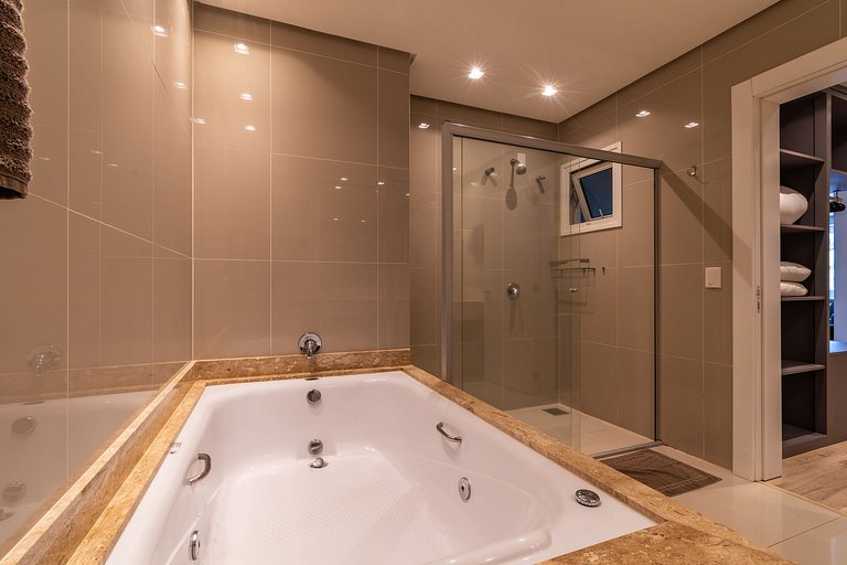 Duplex c/ Hidro 3 Suítes (4Q) a 300m da R. Coberta