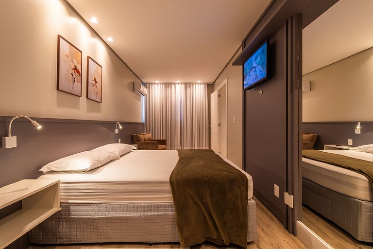 Duplex c/ Hidro 3 Suítes (4Q) a 300m da R. Coberta