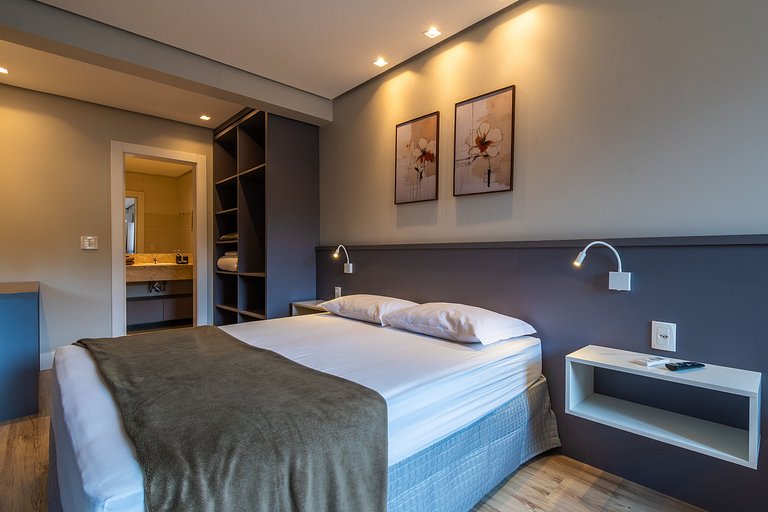 Duplex c/ Hidro 3 Suítes (4Q) a 300m da R. Coberta