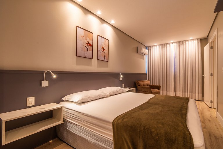 Duplex c/ Hidro 3 Suítes (4Q) a 300m da R. Coberta