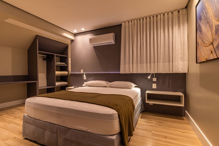 Duplex c/ Hidro 3 Suítes (4Q) a 300m da R. Coberta