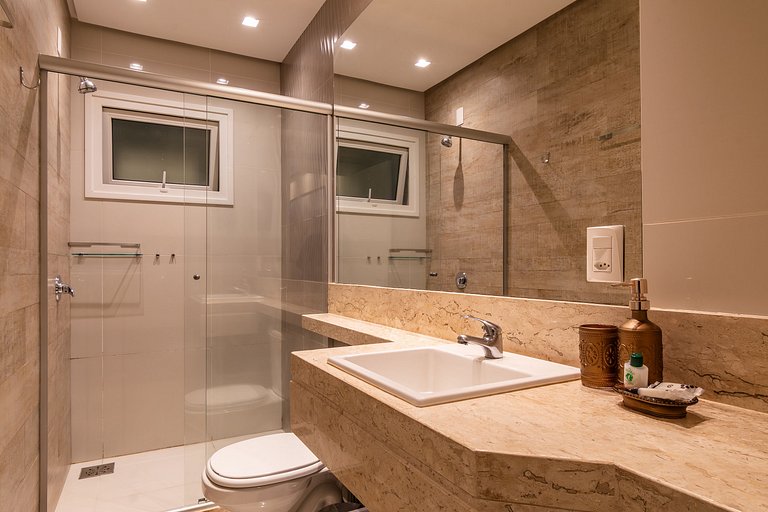 Duplex c/ Hidro 3 Suítes (4Q) a 300m da R. Coberta