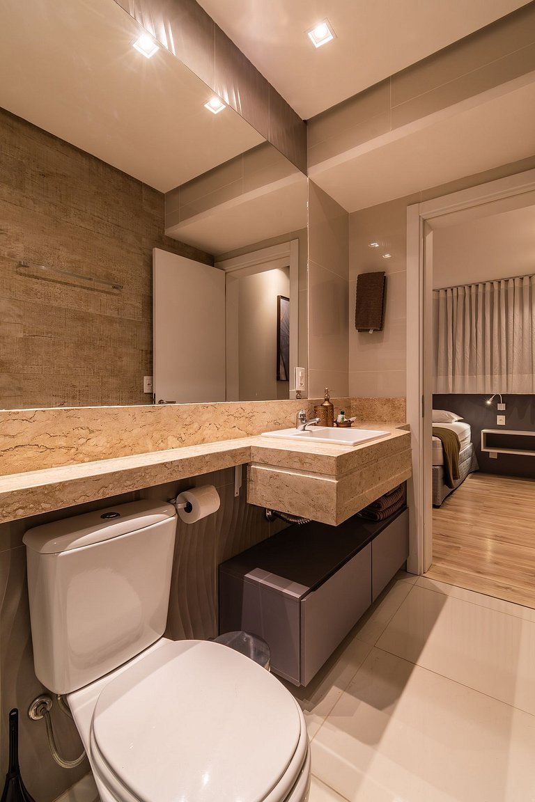 Duplex c/ Hidro 3 Suítes (4Q) a 300m da R. Coberta