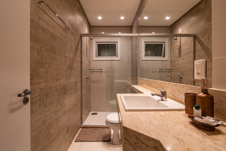 Duplex c/ Hidro 3 Suítes (4Q) a 300m da R. Coberta