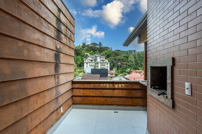 Duplex c/ Hidro 4Q (3 Suítes) a 300m da R. Coberta