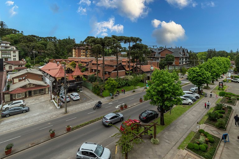 Duplex c/ Hidro 4Q (3 Suítes) a 300m da R. Coberta