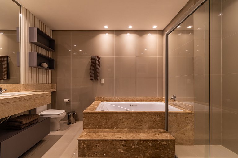 Duplex c/ Hidro 3 Suítes (4Q) a 300m da R. Coberta