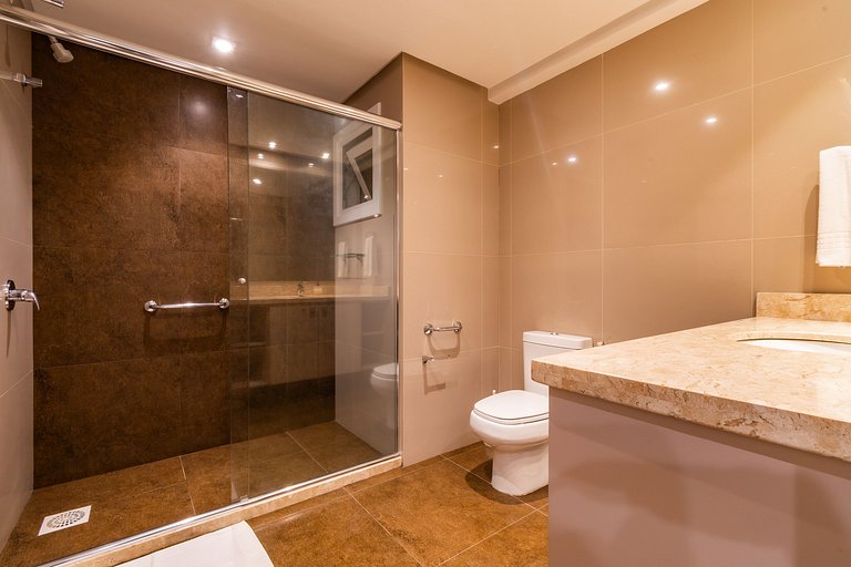APTO DE LUXO À 300mts RUA COBERTA, 2 SUÍTES, MOBILIADO