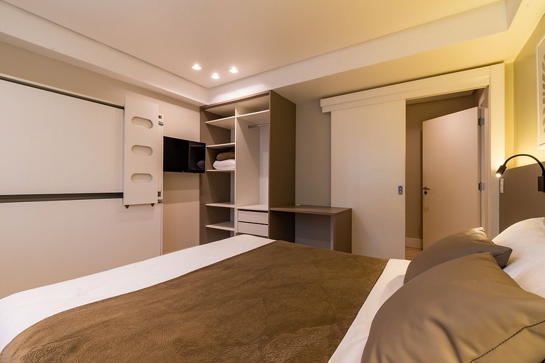 APTO DE LUXO À 300mts RUA COBERTA, 2 SUÍTES, MOBILIADO