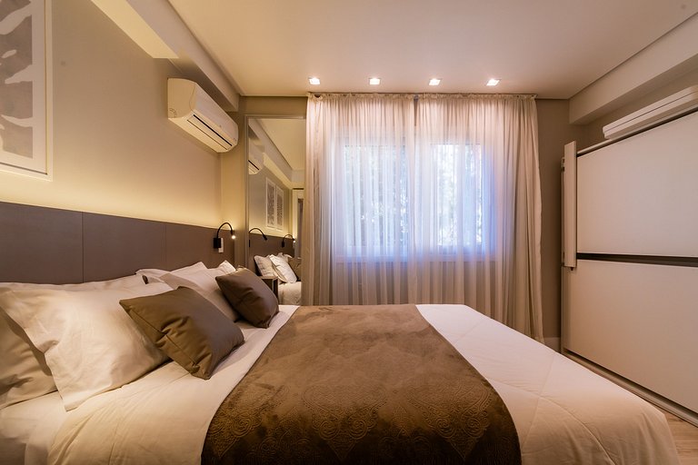 APTO DE LUXO À 300mts RUA COBERTA, 2 SUÍTES, MOBILIADO