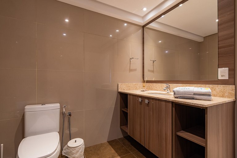 APTO DE LUXO À 300mts RUA COBERTA, 2 SUÍTES, MOBILIADO