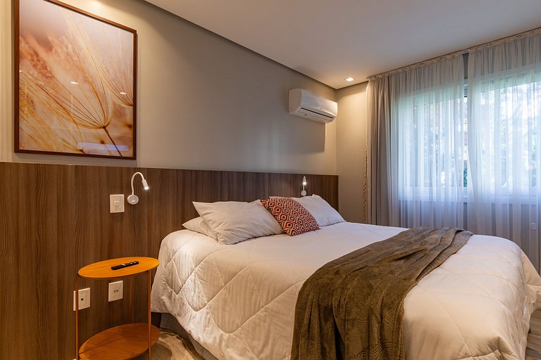 APTO DE LUXO À 300mts RUA COBERTA, 2 SUÍTES, MOBILIADO