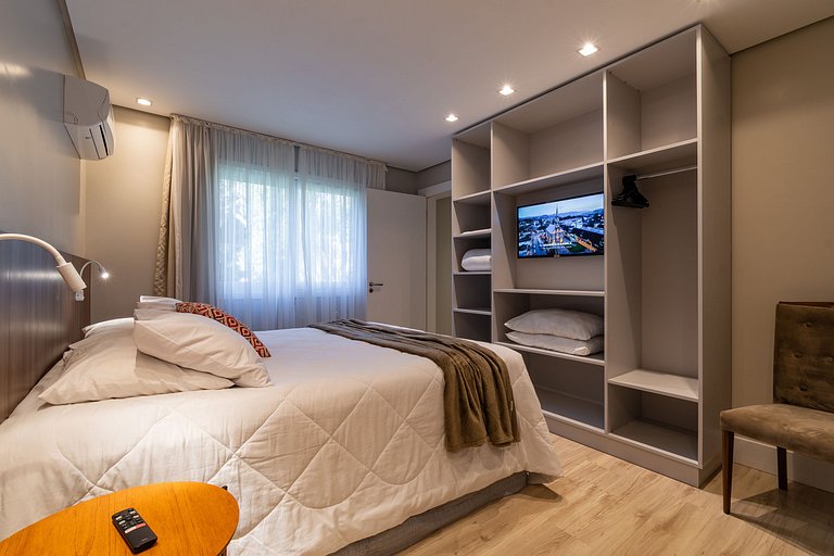 APTO DE LUXO À 300mts RUA COBERTA, 2 SUÍTES, MOBILIADO