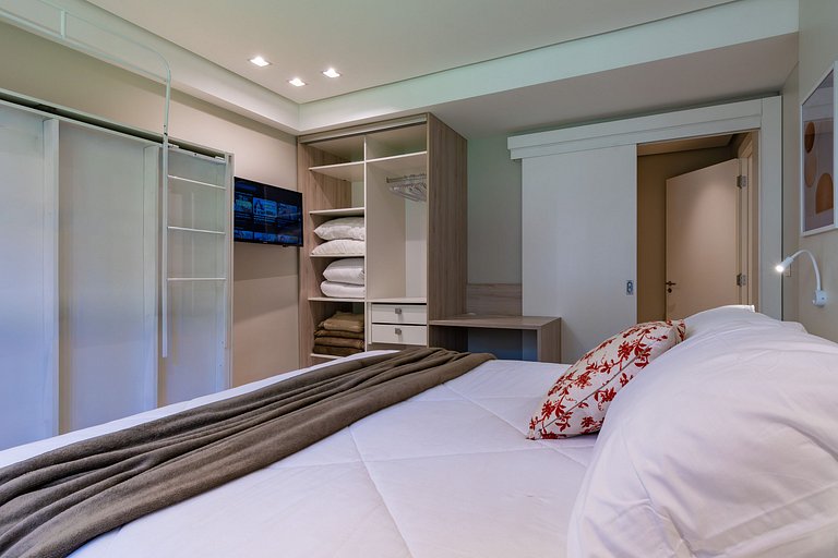 APTO DE LUXO À 300mts RUA COBERTA, 2 SUÍTES, MOBILIADO